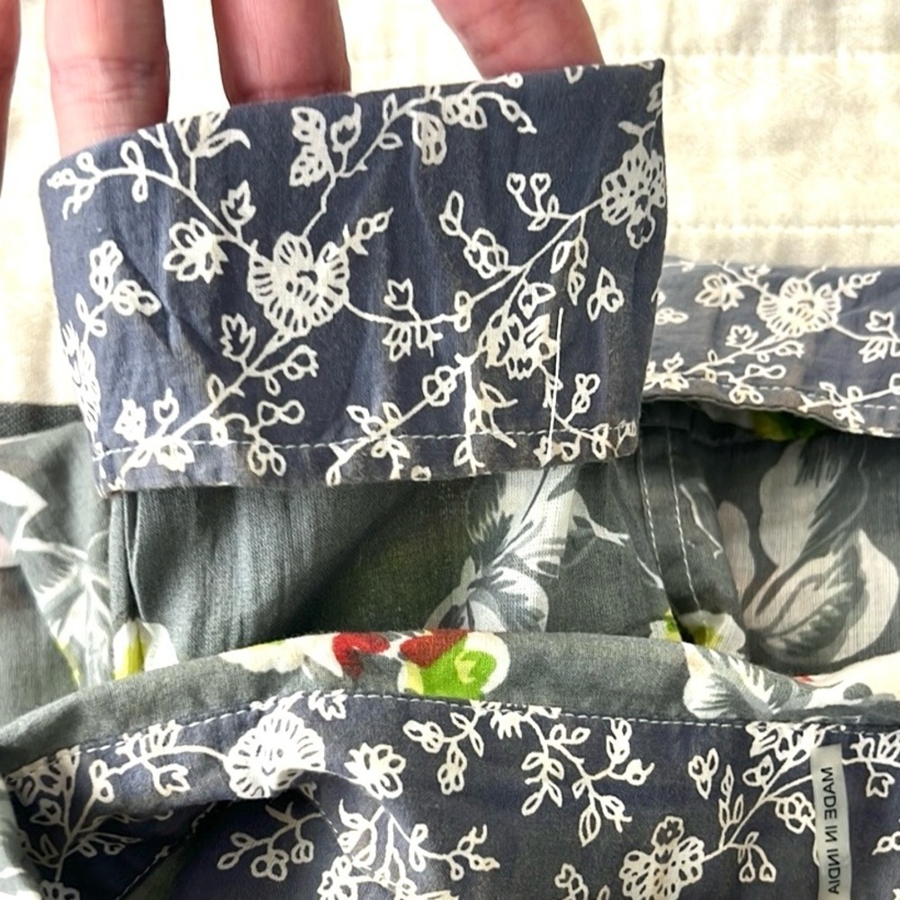 Soft Surroundings Floral Scattered Roses Floral Button Down Shirt Size S, cotton - Picture 6 of 12